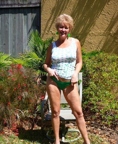 Real Tampa Swingers pleased to share with you xxx gallery with Tracy Lick in sex scene