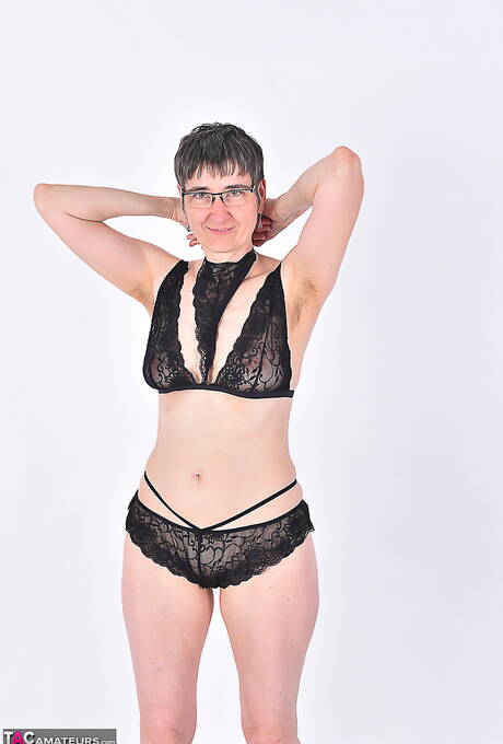 TAC Amateurs invites you to browse their xxx pics with Hot Milf in anal sex scene