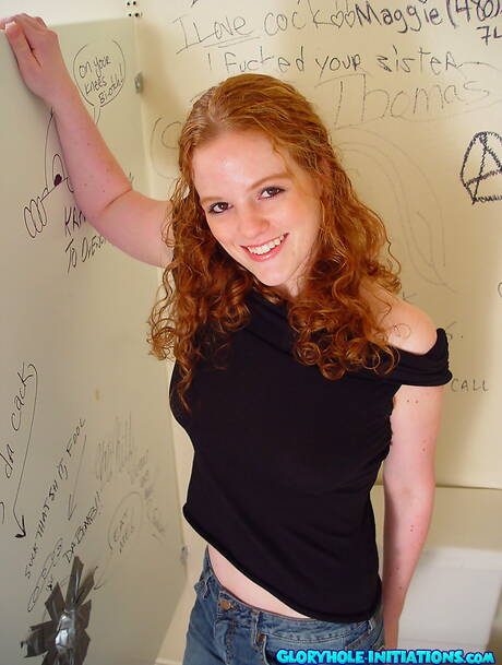 Gloryhole Initiations offers a free xxx photo gallery with Roxanna in sucking on dick porn